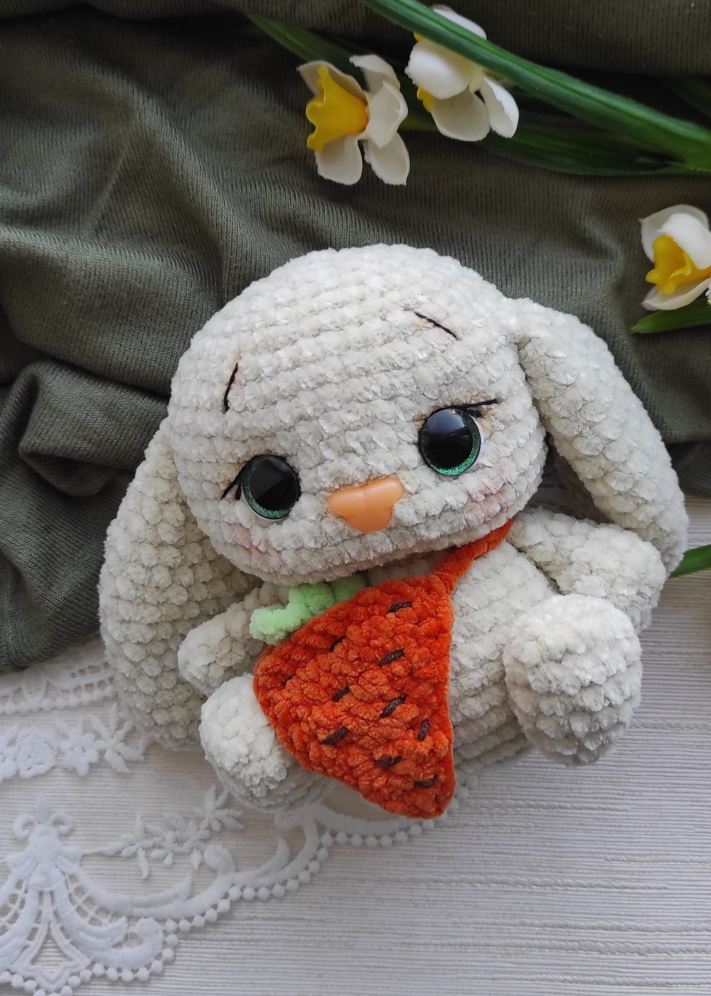 Velvet plush bunny toy 15cm with interactive carrot accessory and safety eyes