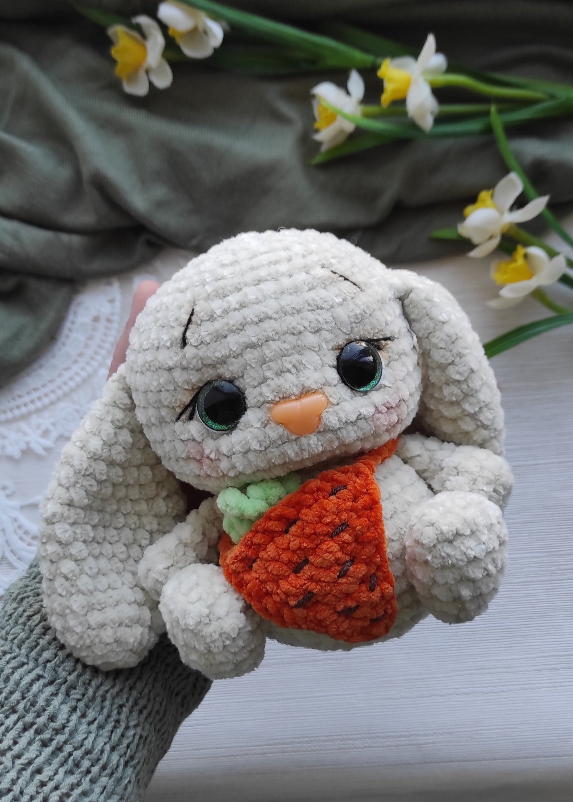 Plush Amigurumi Bunny with Carrot Purse – 15cm Treat Holder 